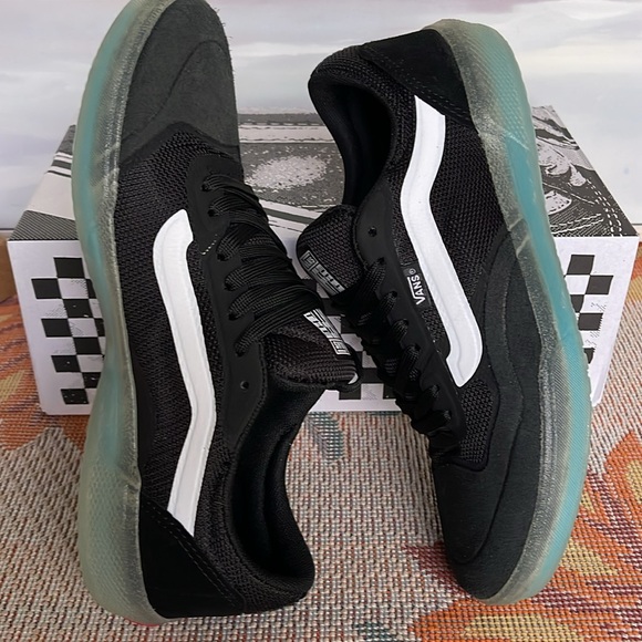 Vans Men’s Ave
Black/White
VN0A5JIBY28
Sneakers - Picture 8 of 16